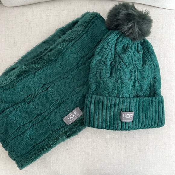 UGG Accessories - UGG green cable-knit  infinity hat and scarf
